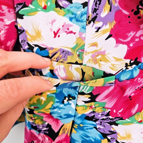 5/$30 NWT SpaceGirlz Bright Floral Stretchy Cropped Business Casual Blazer Sz M - Picture 6 of 9